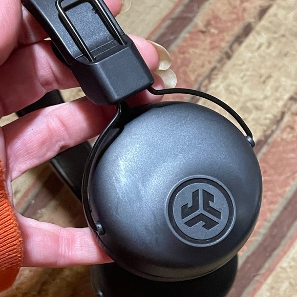 JLab wireless headphones - Picture 3 of 5
